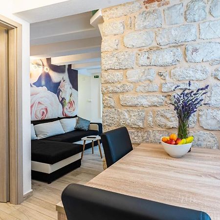 Apartments Rose1 Крес Екстериор снимка