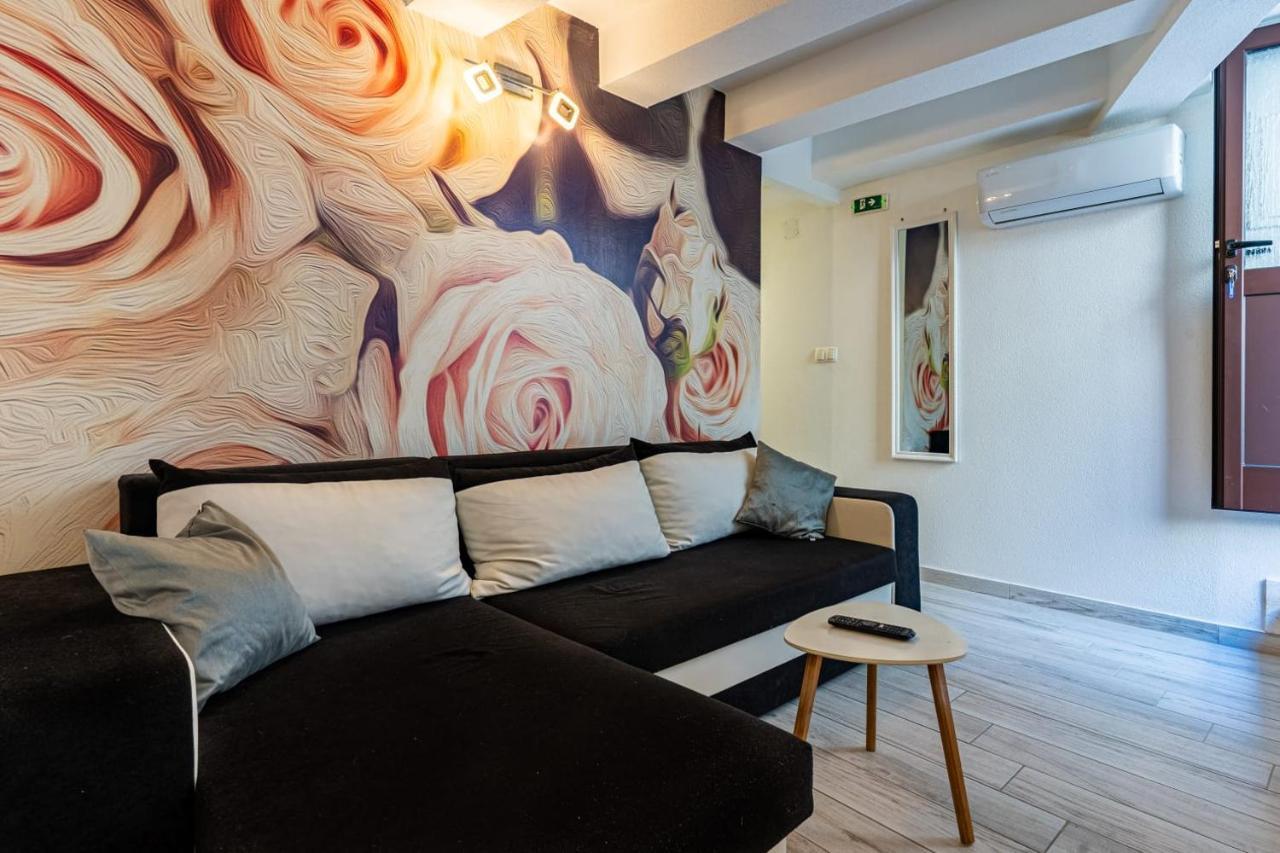 Apartments Rose1 Крес Екстериор снимка